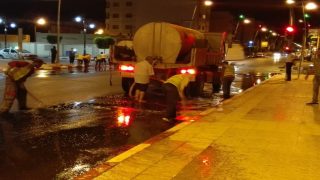 عملية تنظيف وغسل شارع محمد السادس