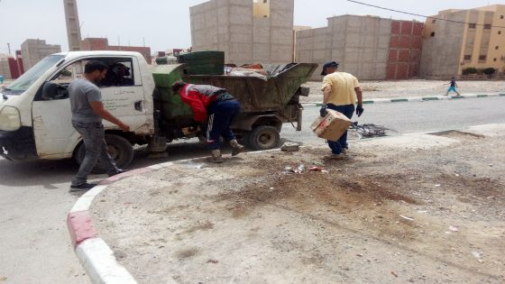 عمال النظافة .. جنود خفاء يسهرون على نظافة المدينة خلال عيد الأضحى المبارك
