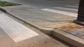 السيارات بجرسيف تستغل ممرات الراجلين بشارع محمد الخامس