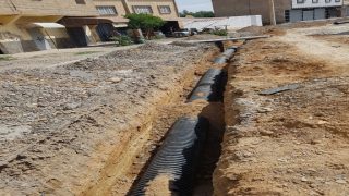 بالصور: أشغال وضع شبكة الصرف الصحي بطريق الزحزوحي