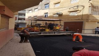 بالصور: تعبيد طريق مسجد الرحمة وحي الرشيدية 12