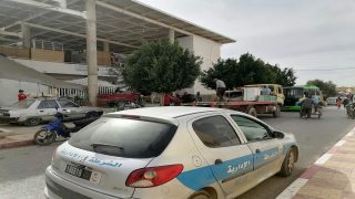 إفراغ المحلات التجارية بالسوق النموذجي للقرب