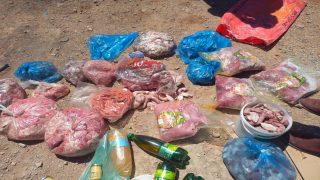 حجز وإتلاف المواد التالية المنتهية الصلاحية والمعروضة في ظروف غير صحية وغير صالحة للاستهلاك