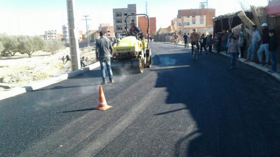 إنجاز و تعبيد الطرق بحمرية