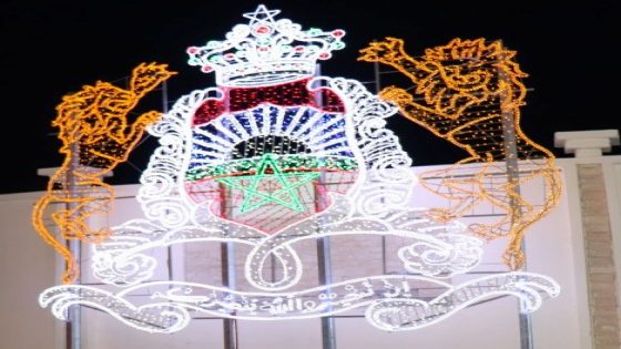 بالصور و الفيديو :نصب شعار المملكة المغربية بشارع محمد السادس