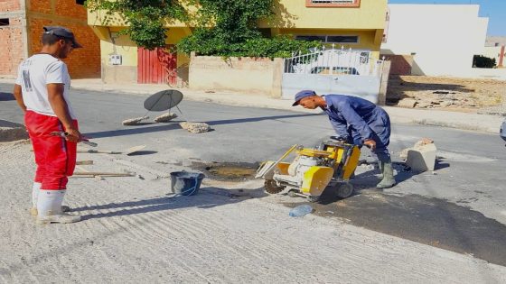 بداية إصلاح  تسربات أنابيب الماء بحي البطمة حرشة عراس