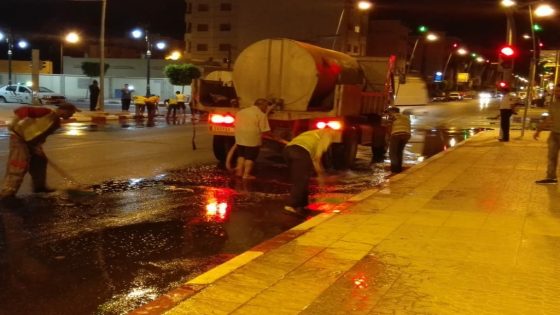 عملية تنظيف وغسل شارع محمد السادس