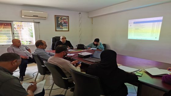 انعقاد اجتماع يخص برنامج تحسين أداء الجماعة مع مصالح الصفقات و  التجهيز و البيئة و  المستودع البلدي